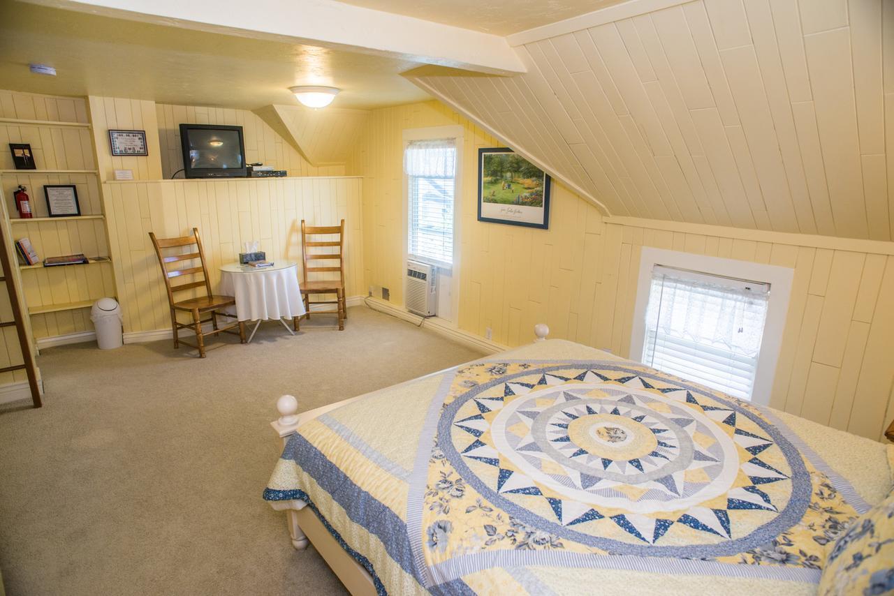 Willow Pond Bed And Breakfast Grand Junction Exteriör bild